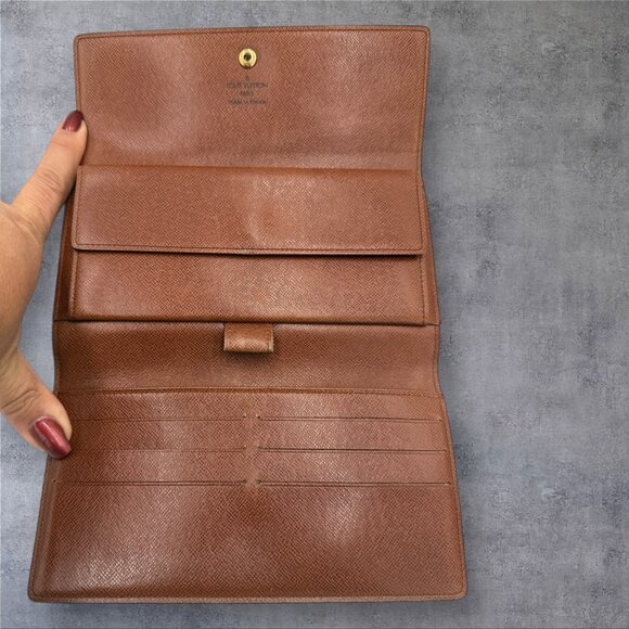 Louis Vuitton Monogram International Wallet - Picture 6 of 12